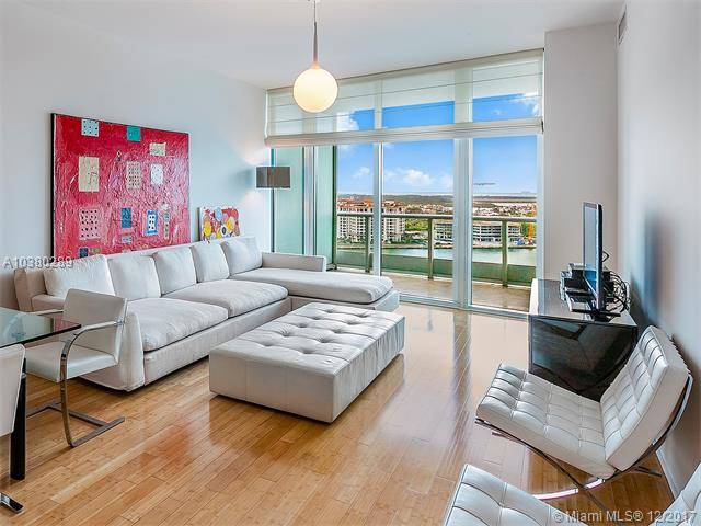 A high-floor superb apartment at The Continuum on South Beach