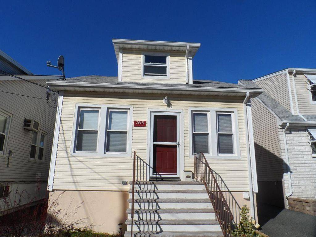 Live comfortably in this 4 bedroom - 4 BR New Jersey