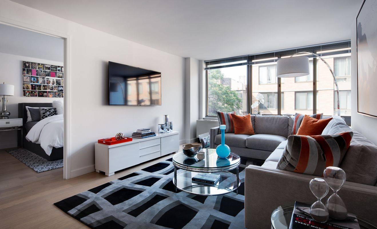 Chelsea: 1 Bedroom Apartment in Doorman Building