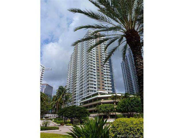 Rarely available 3 bedroom spacious layout at exclusive Courts Brickell Key