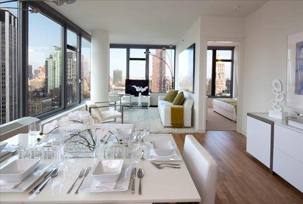 Luxurious Chelsea 2 Bedroom Apartment with 2 Baths featuring a Fitness Facility and a Roof Garden