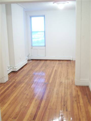 ***GREAT DEAL***FEE PAID***MUST SEE*** Come see this HOT Uptown apt
