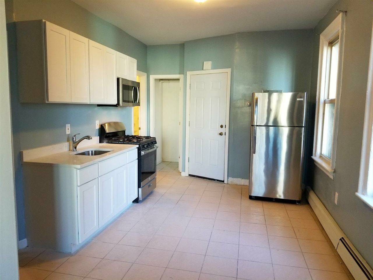 Conveniently located next to the light rail - 3 BR New Jersey