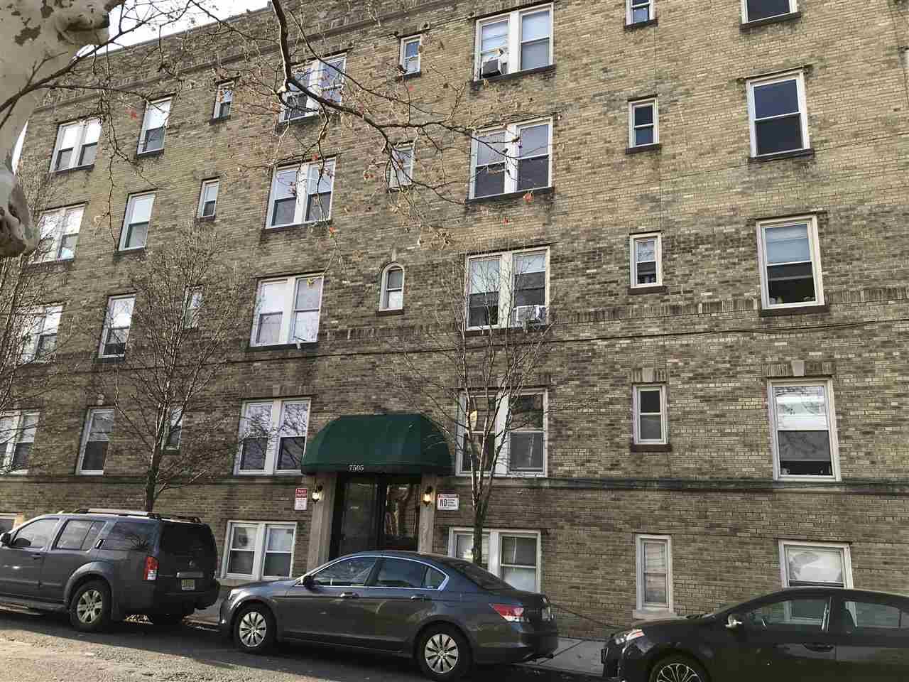 Beautiful Two Bedroom Apartment Right in The Heart Of North Bergen in move in condition