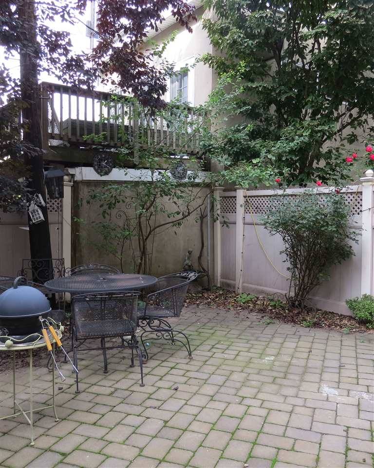 MODERN RENOVATED 2 BEDROOM APT WITH PRIVATE BACKYARD