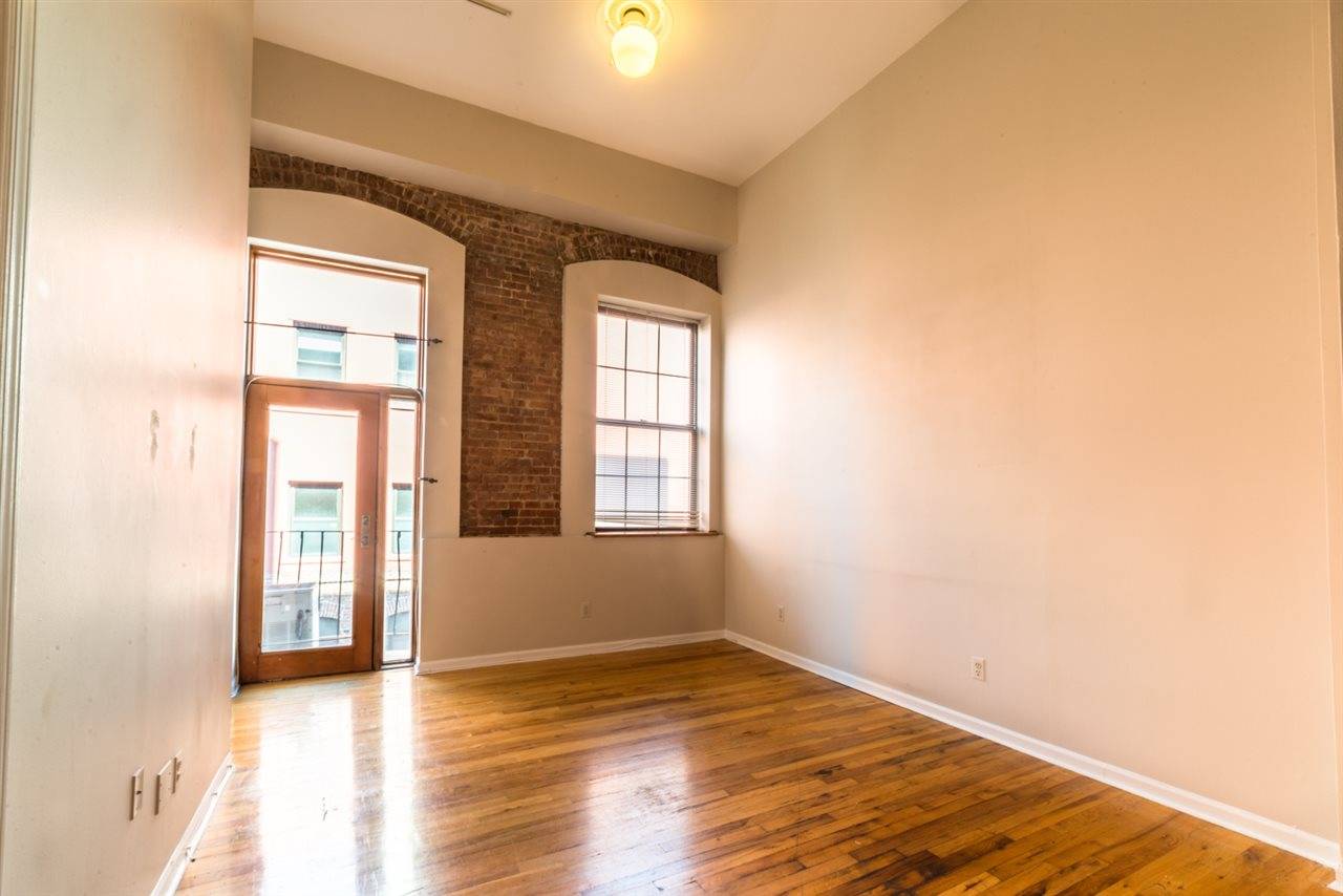 Charming and spacious 1 bedroom home available in quiet uptown neighborhood