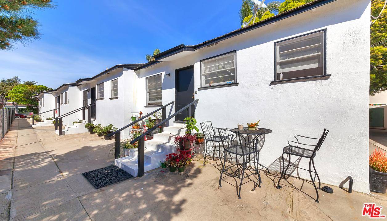 The Ocean Park Bungalows offers investors an opportunity to own a well-maintained building in the Sunset Park area of Santa Monica
