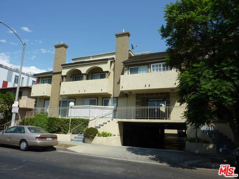 Bright and airy corner unit 3 level townhouse - 1 BR Townhouse Los Angeles