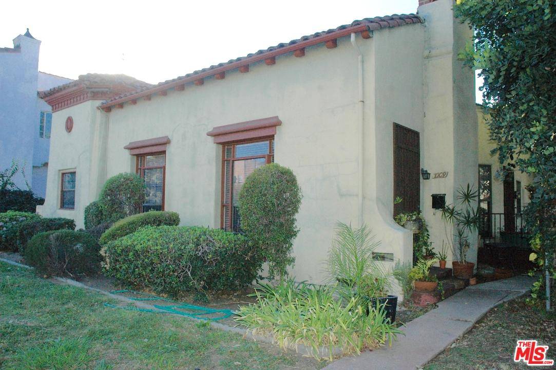 Great property for Investor/Owner user - 6 BR Fourplex Los Angeles