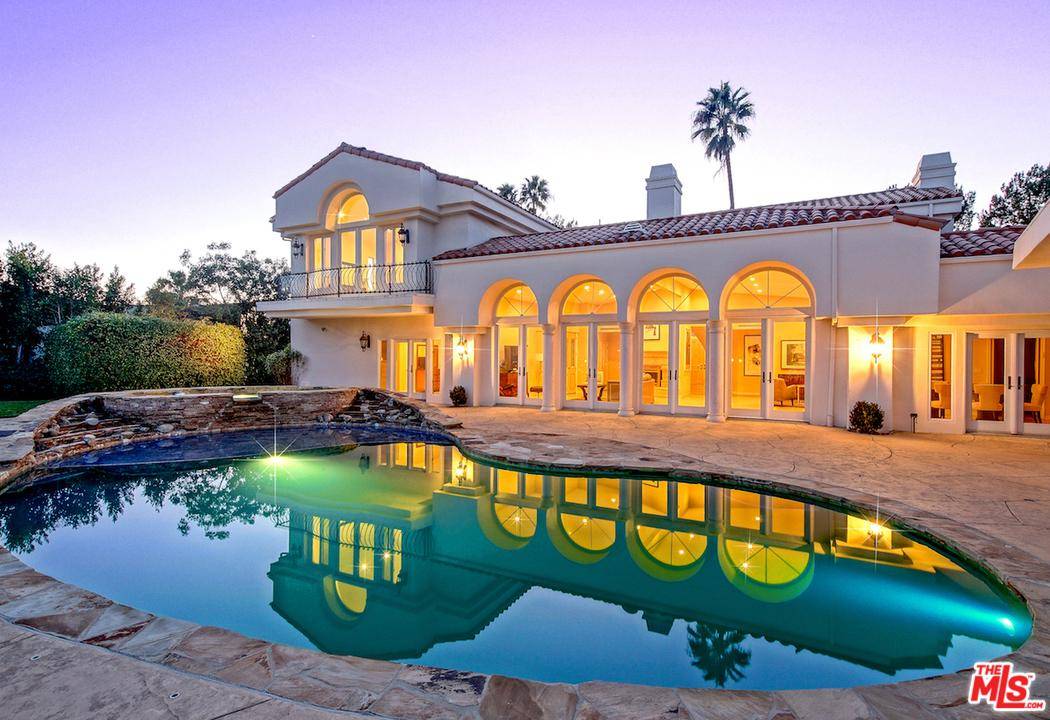 Stunning views from this very large & luxurious estate