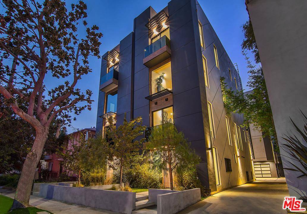 Eye-catching Architectural minutes from the Sunset Strip