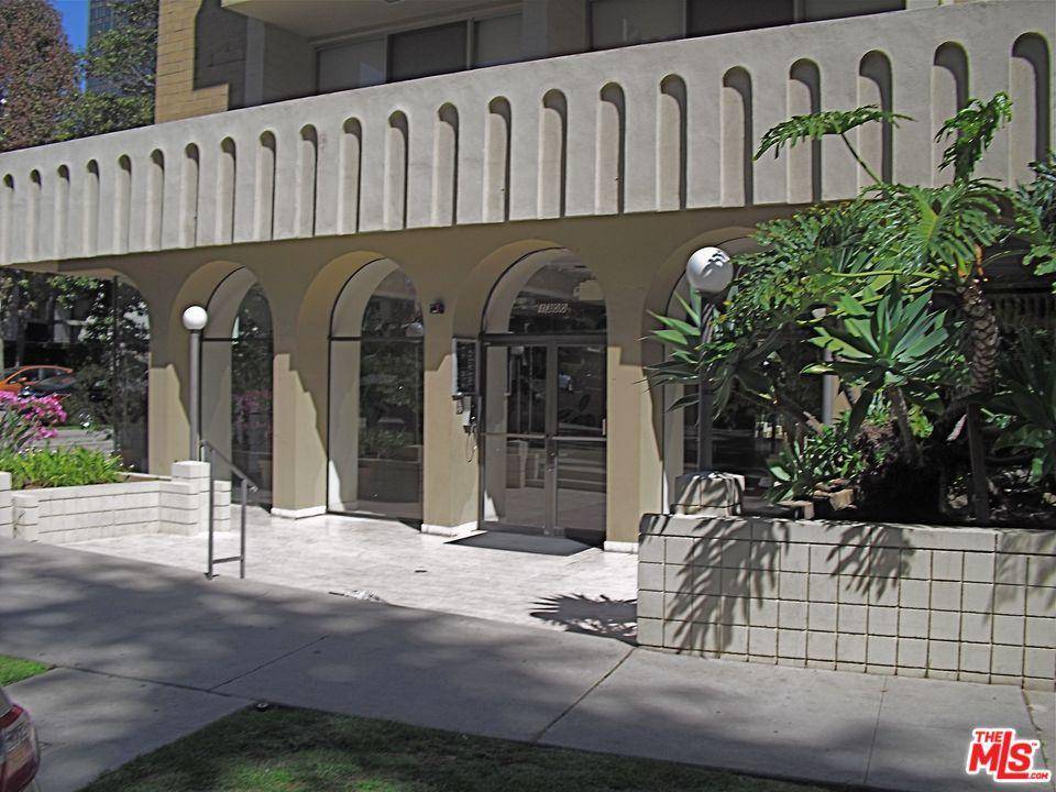 Great 2 bedrooms in convenient location in Westwood near Wilshire Blvd