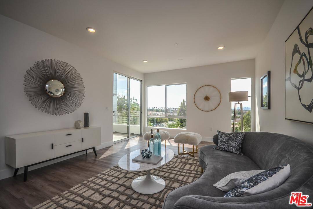 Bright Corner Unit in The Hottest New 2017 built residences in Los Angeles