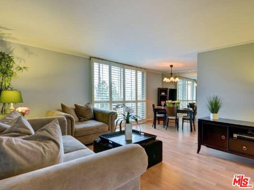 Adjacent to Beverly Hills and West Hollywood - 1 BR Condo Beverly Grove Los Angeles