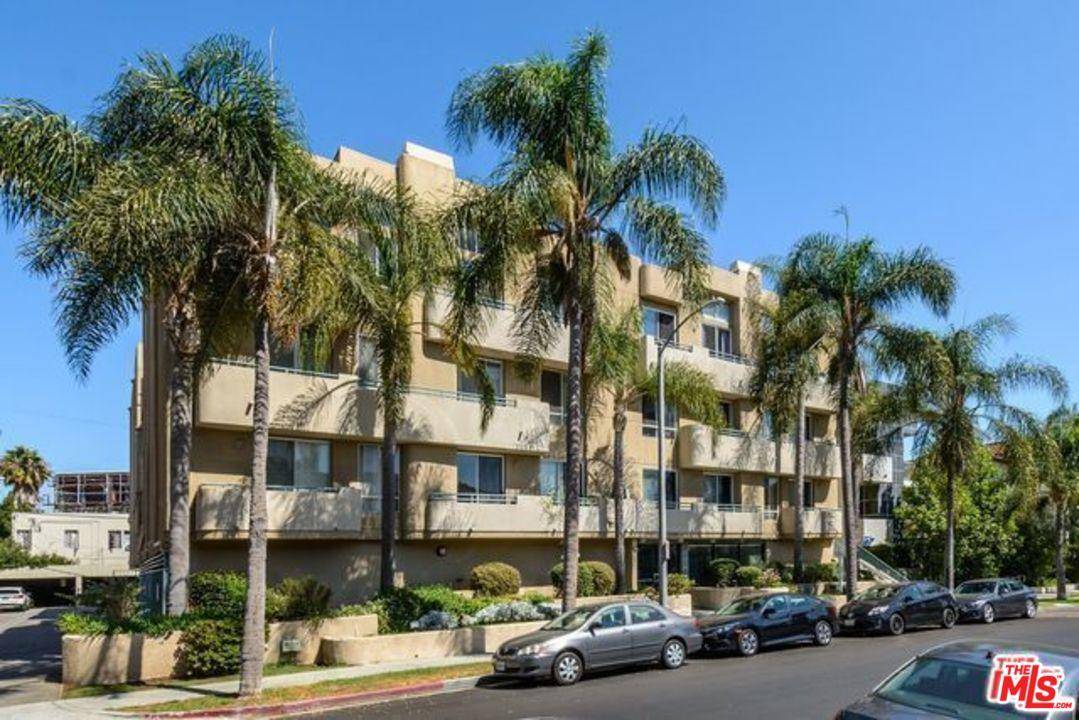 A bright and light double story 2 bedroom - 1 BR Condo Beverlywood Los Angeles