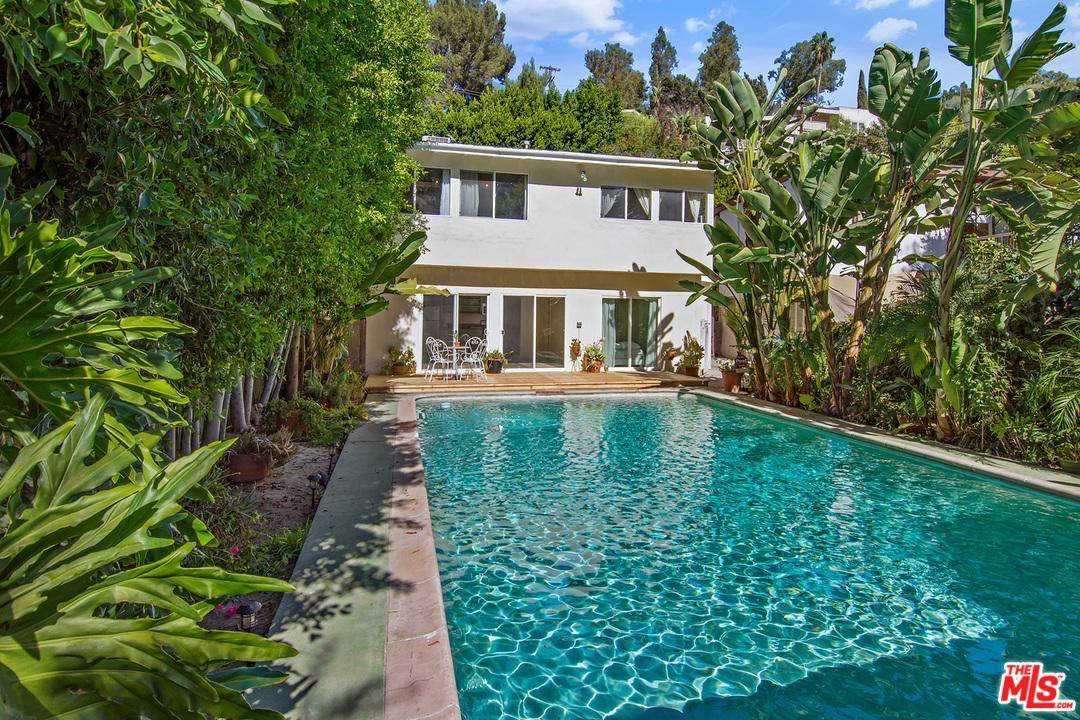 Serene setting located in the prime Hollywood Dell neighborhood