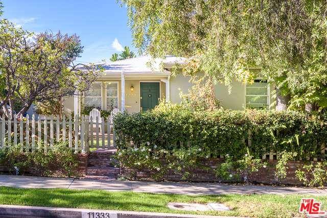 Charming Traditional with 3 Beds and 2 Baths in the Brentwood Glen