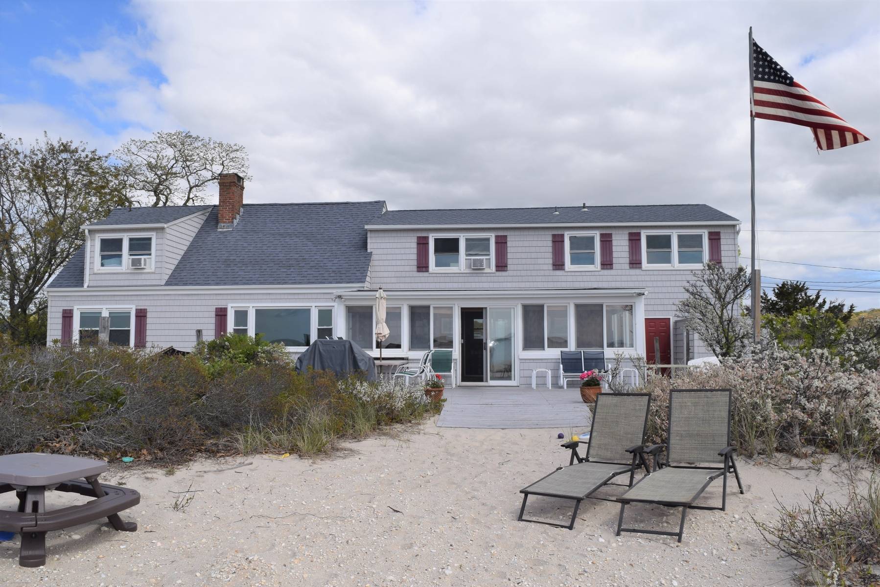 BAY FRONT SUMMER RENTAL IN SOUTHAMPTON SHORES