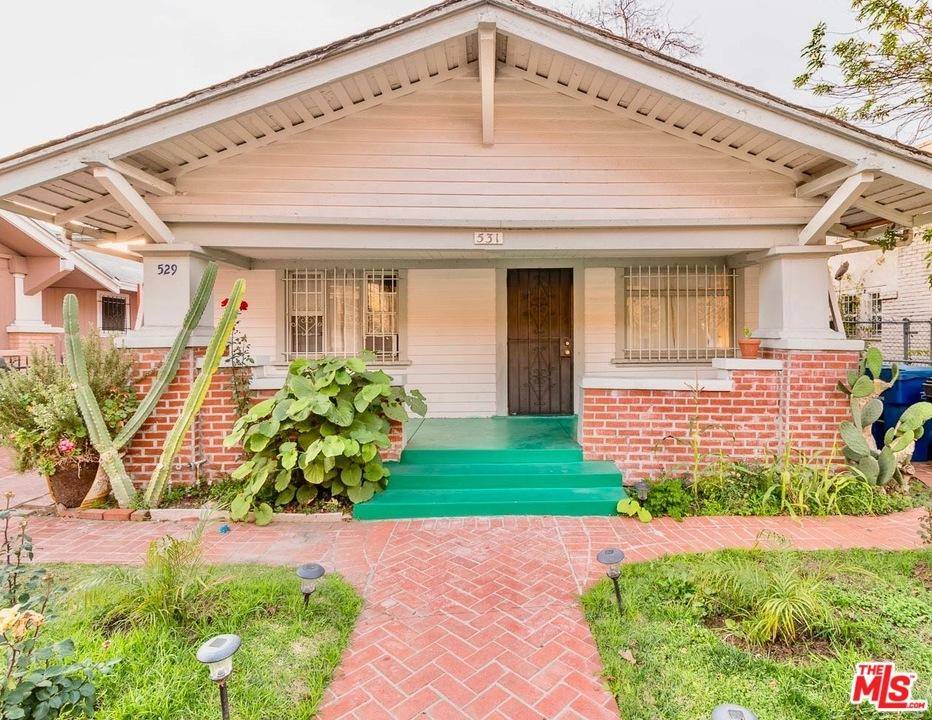 This Beautiful craftsman style duplex is situated in the highly desirable neighborhood of Hancock Park Wilshire
