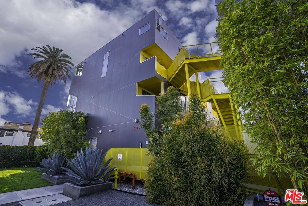 Award-winning architect - 2 BR Condo Hancock Park Los Angeles
