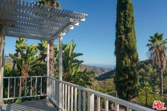 PRIVATE TROPICAL RETREAT - 1 BR Single Family Los Angeles