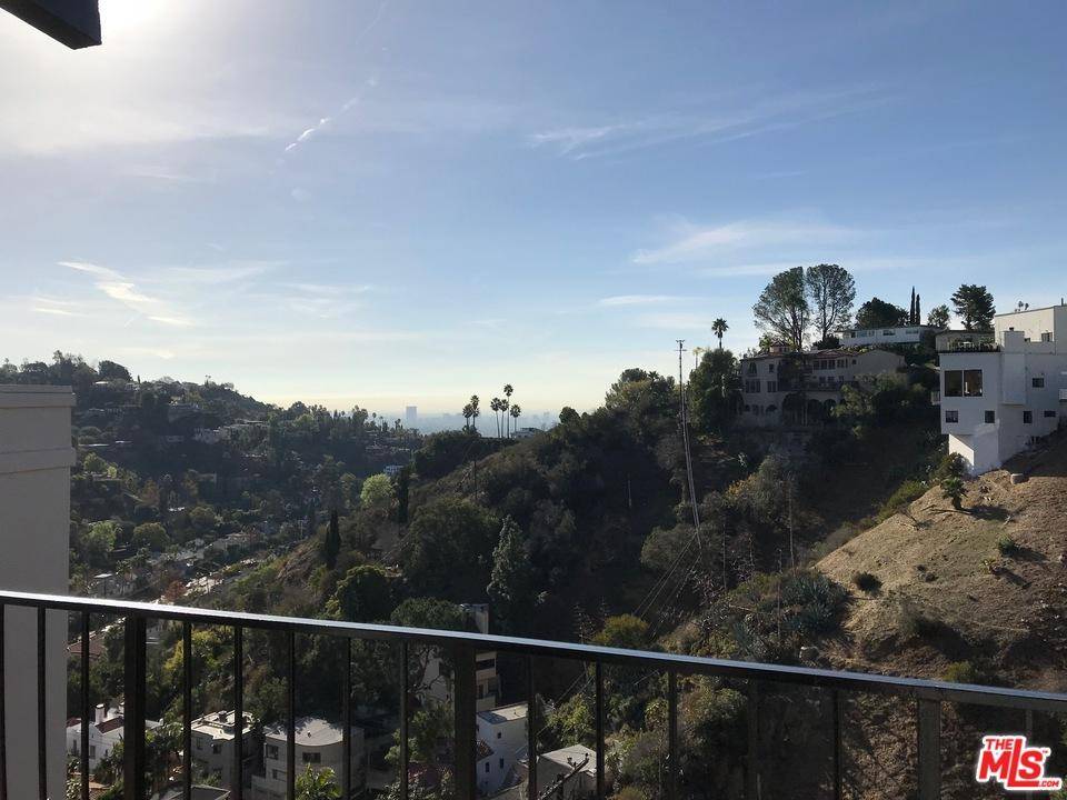 Views - 2 BR Single Family Hollywood Hills East Los Angeles