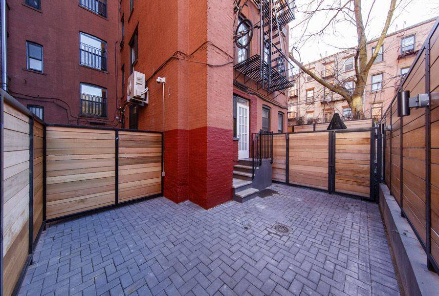 East Chelsea - 3 Bedroom with PRIVATE PATIO