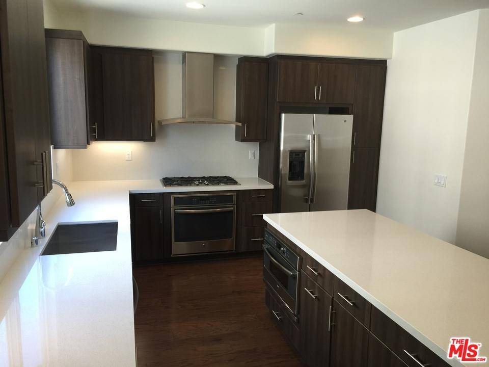 Newly constructed townhouse built in 2014 - 3 BR Single Family Los Angeles