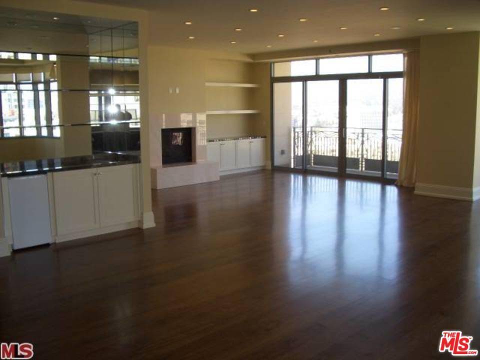 IMMACULATE - 2 BR Condo Westwood Los Angeles