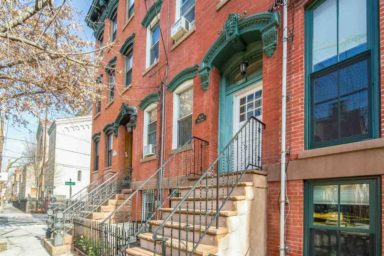Spacious duplex home located in the heart of Downtown Jersey City minutes to Grove Street PATH train