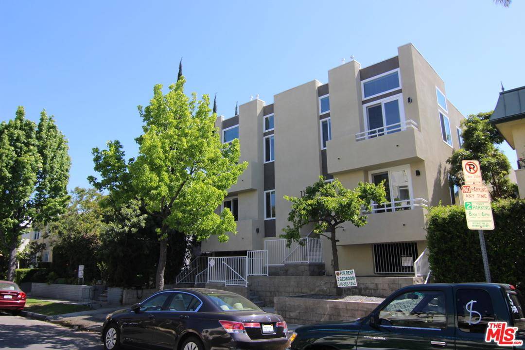 Directions : Pico / Beverly DrRemarks : Beautifully renovated 2 br 2 ba on Rexford and Pico