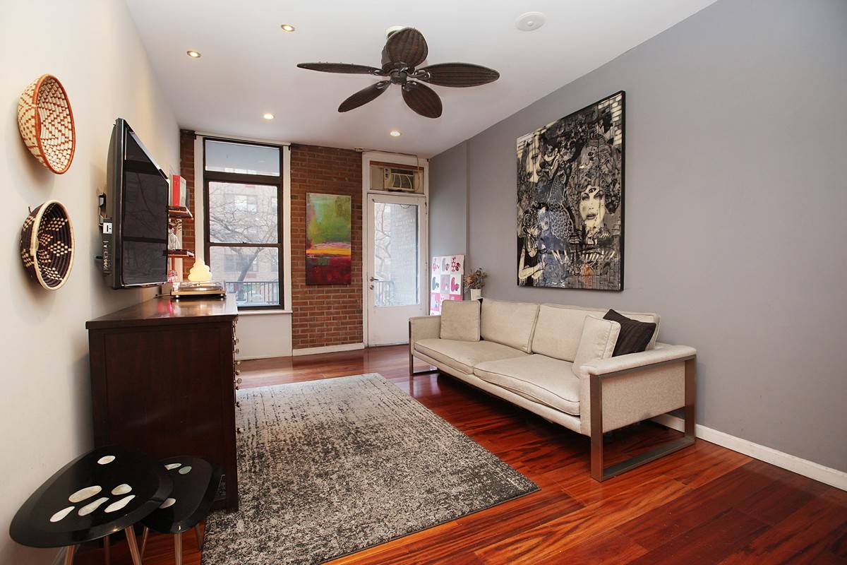 Amazing 1 Bedroom in the Heart of Manhattan. Your Palace Awaits!