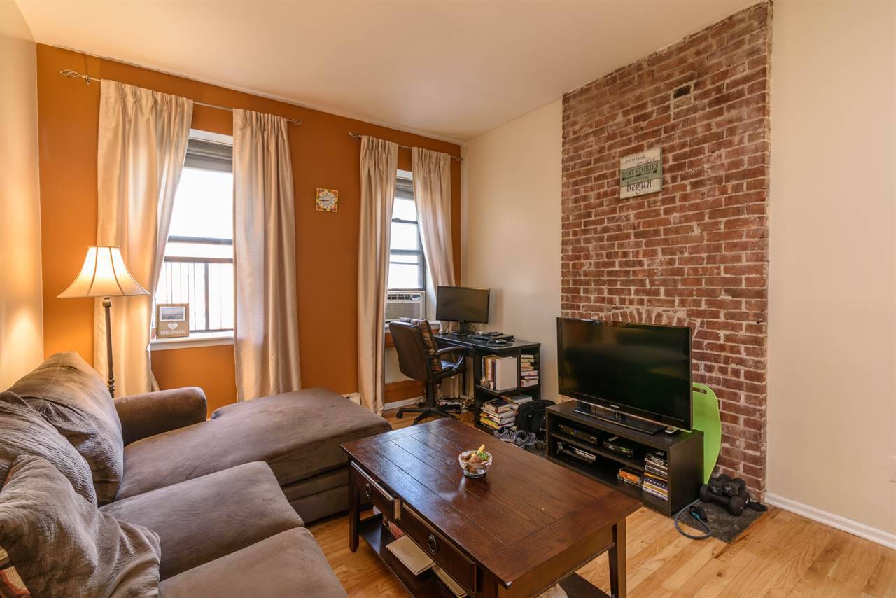 STEPS TO EVERYTHING - 1 BR New Jersey