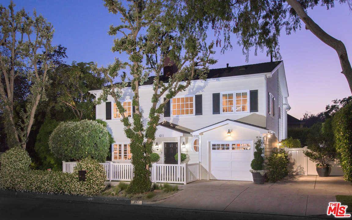 This charming Cape Cod traditional is situated in the coveted Santa Monica Canyon