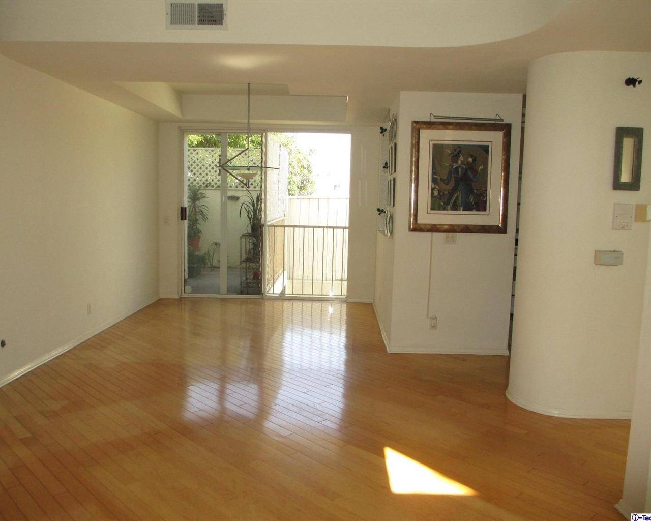 This is a 2 bed and 2 - 1 BR Condo Los Angeles
