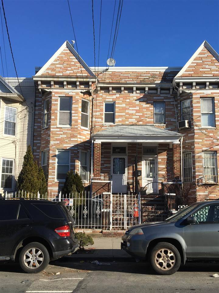THIS HOME IS LOCATED IN THE JOURNAL SQUARE SCTION OF JERSEY CITY
