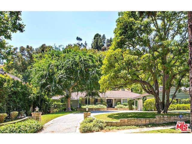 This prime Coldwater Canyon estate (Beverly Hills services) exudes warmth and elegance at every turn