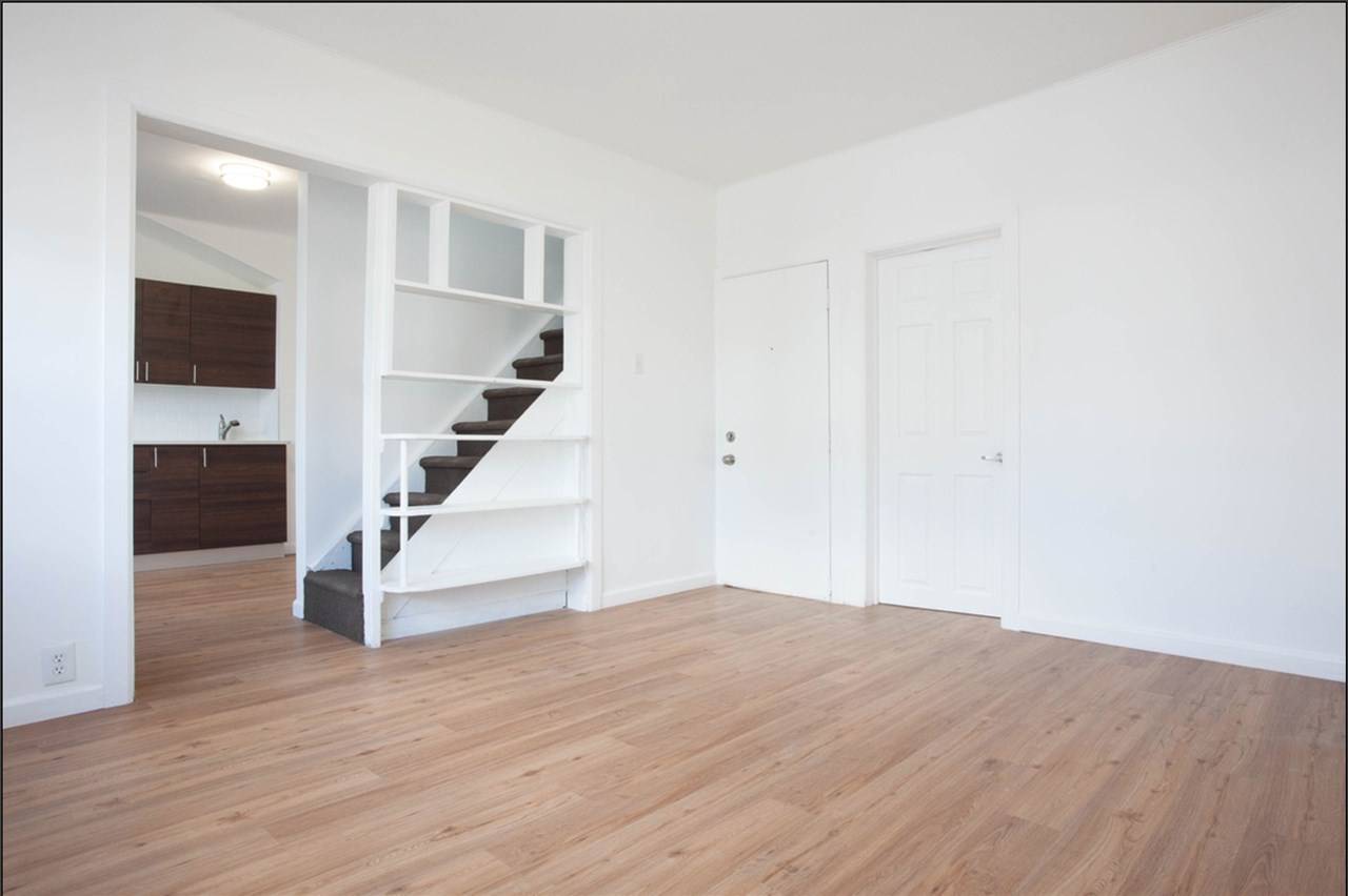 Newly renovated 2 Bedroom + Den/1 Bathroom apartment available in Jersey City Heights