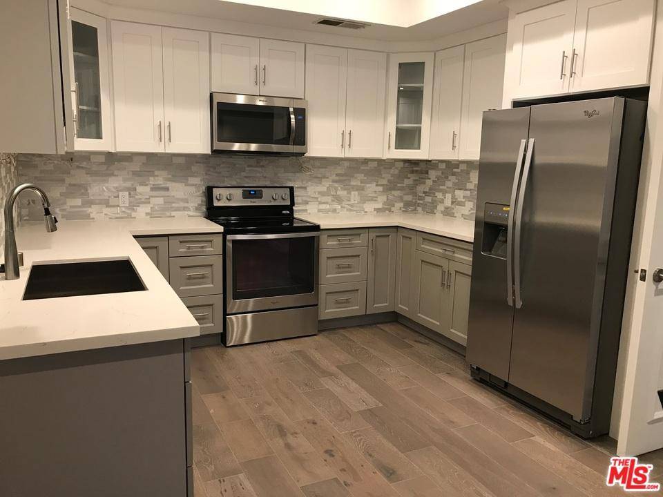 Fantastic newly and completely remodeled 2BR 2 - 2 BR Townhouse Beverlywood Los Angeles