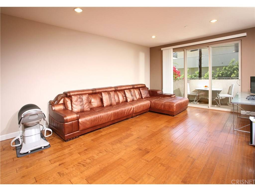 Welcome to this charming 2BD/2BA condominium conveniently nestled between Korea Town and Downtown
