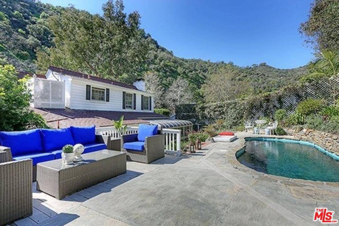 Charming home nestled in the exclusive Benedict Canyon area of Beverly Hills