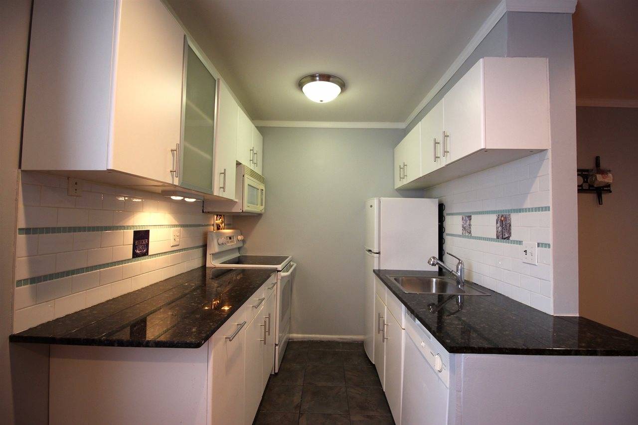 Renovated 700 sqft One Bedroom apartment just half block from desirable Boulevard East awaits you
