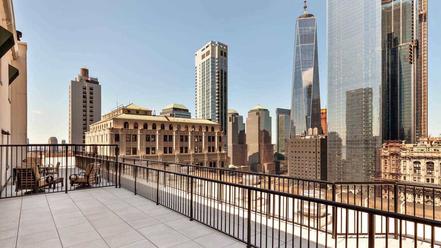 Magnificent 2 Bedroom/2 Bathroom Apartment Located In The Financial District!