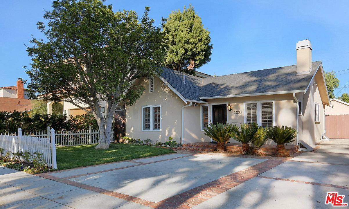 Meticulously renovated 3BR/3BA traditional in prime Westwood