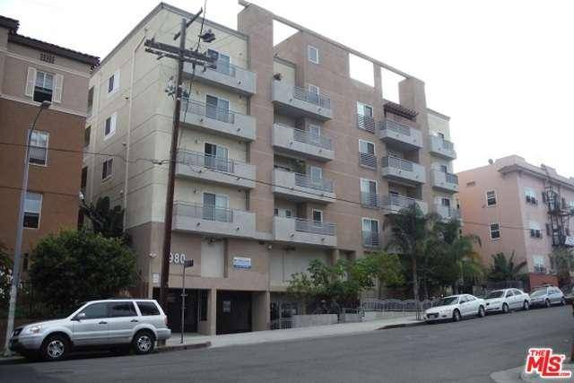 ***WELL MAINTAINED CHARMING CONDOMINIUM*** MOVE-IN READY