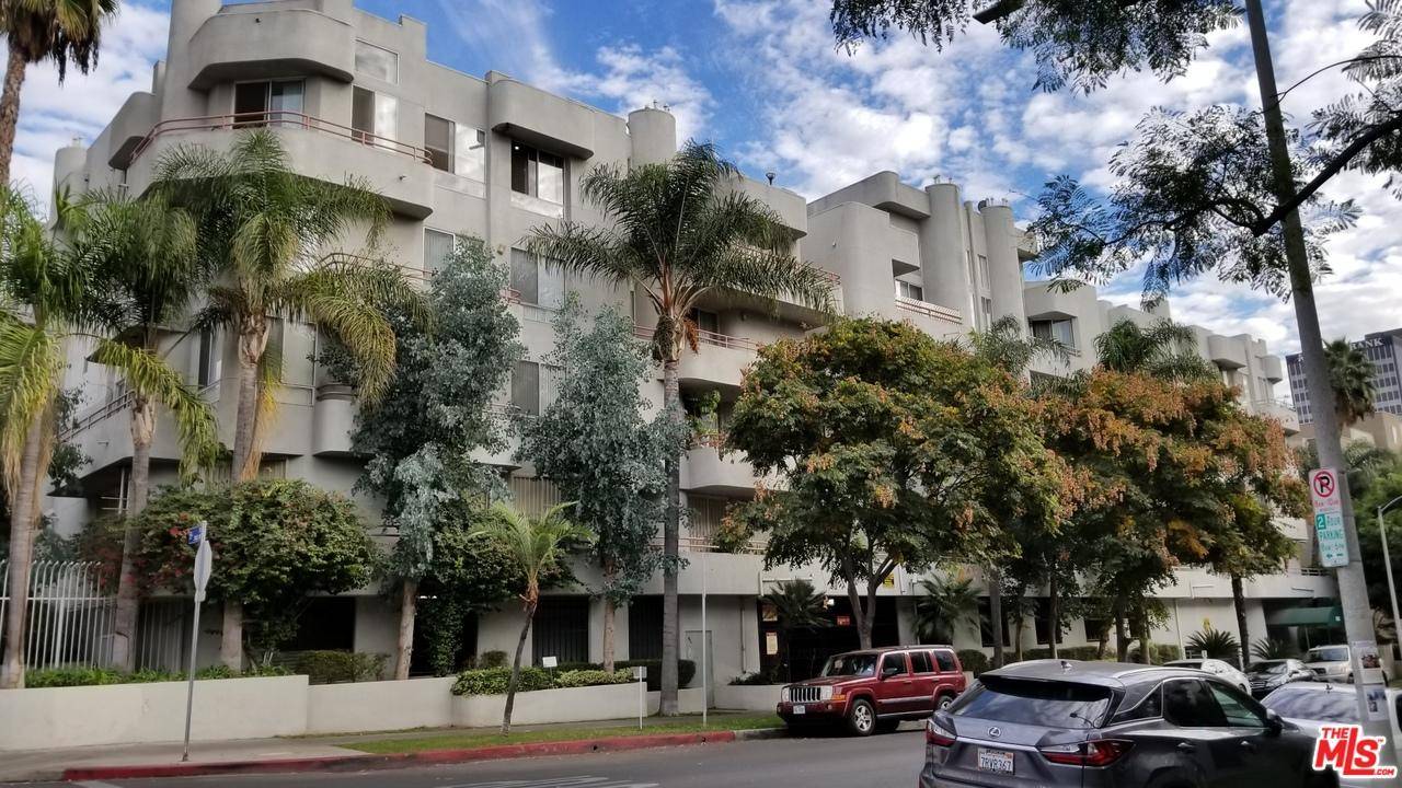 Fully remodeled Top floor with High-ceiling - 2 BR Condo Mid Wilshire Los Angeles