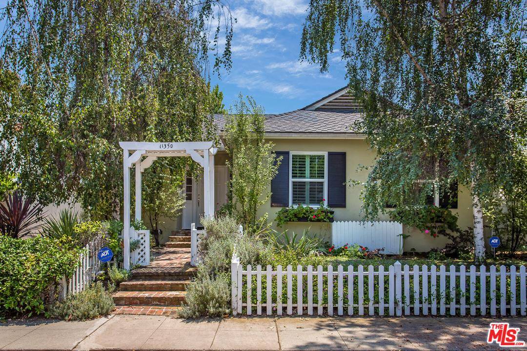 Lovely Picturesque turn-key Traditional home in Brentwood Glen