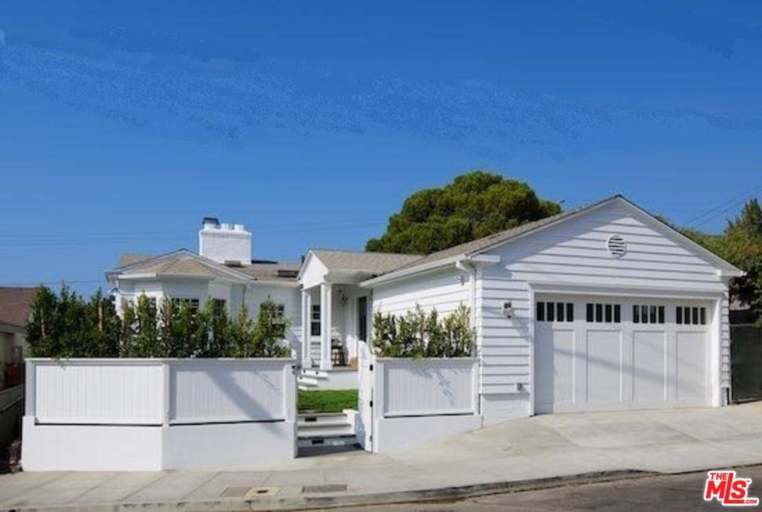 Beautiful Traditional in Santa Monica Canyon with pool and spa and incredible ocean views