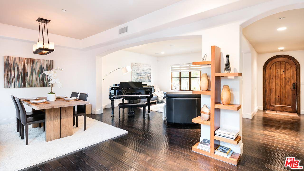Come experience unparalleled luxury living in distinguished Santa Monica in this beautifully appointed 3b/3b residence just steps from Montana Ave