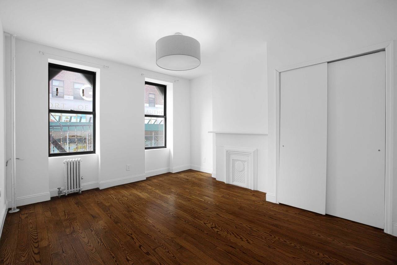 Large 2-Bedroom Apartment in Chelsea